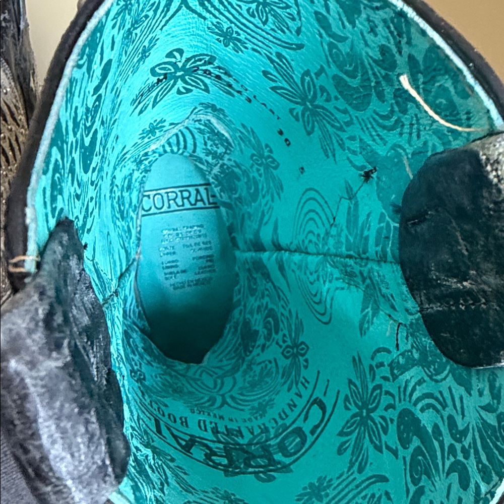 Corral Embroidered Cowboy Boots - Black and Cream… - image 6